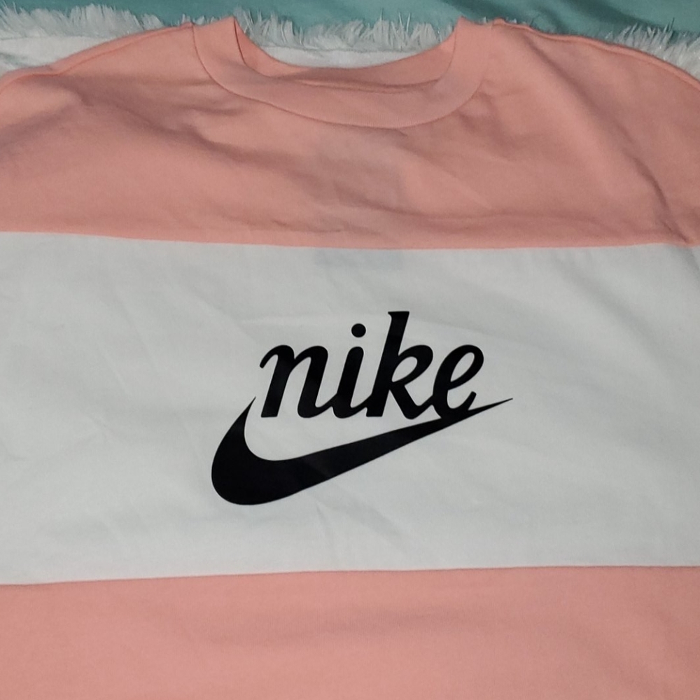 Nike - Picture 4 of 6